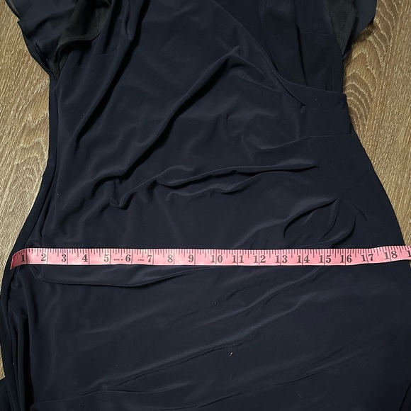 Betsy & Adam
Women's Sequin-Sleeve
Surplice-Neck Gown size 10P 10 Petite navy - Picture 9 of 9